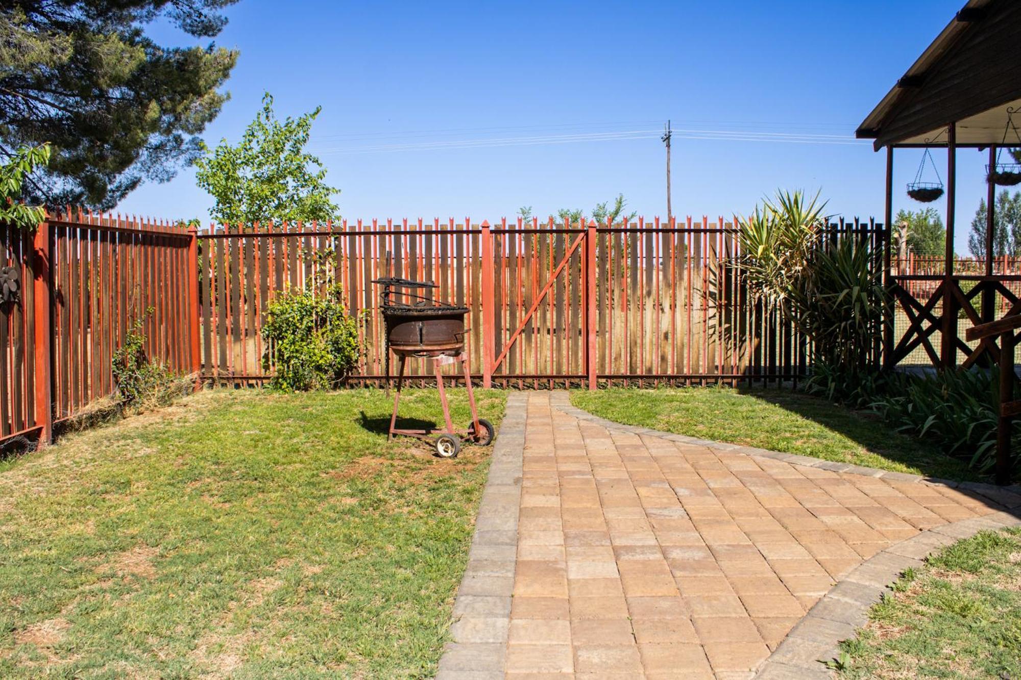 A Cherry Lane Self Catering And B&B Bloemfontein Exteriör bild