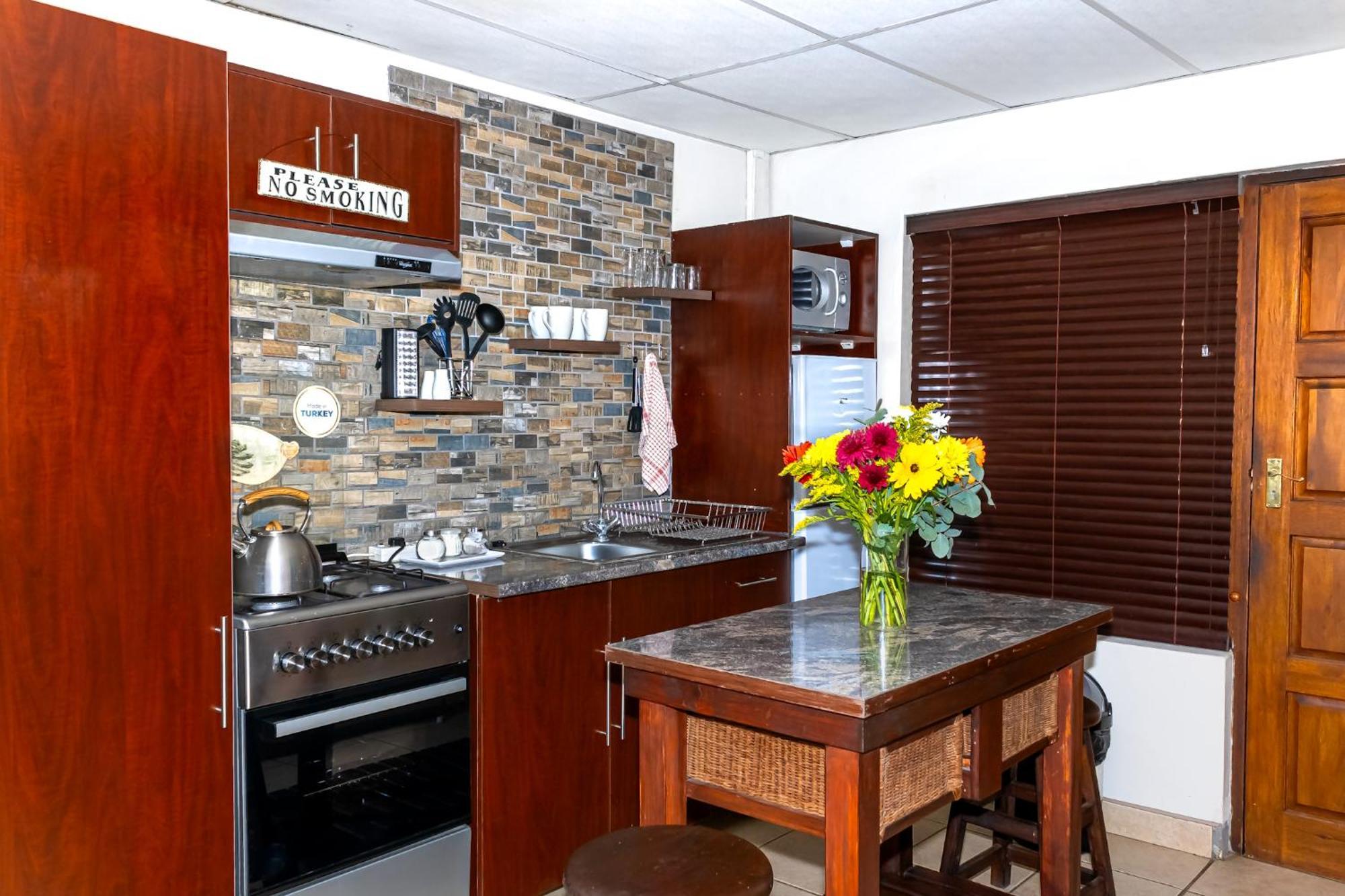 A Cherry Lane Self Catering And B&B Bloemfontein Exteriör bild